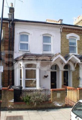 			NEW INSTRUCTION!, 2 Bedroom, 1 bath, 1 reception Flat			 Park Ridings, HORNSEY